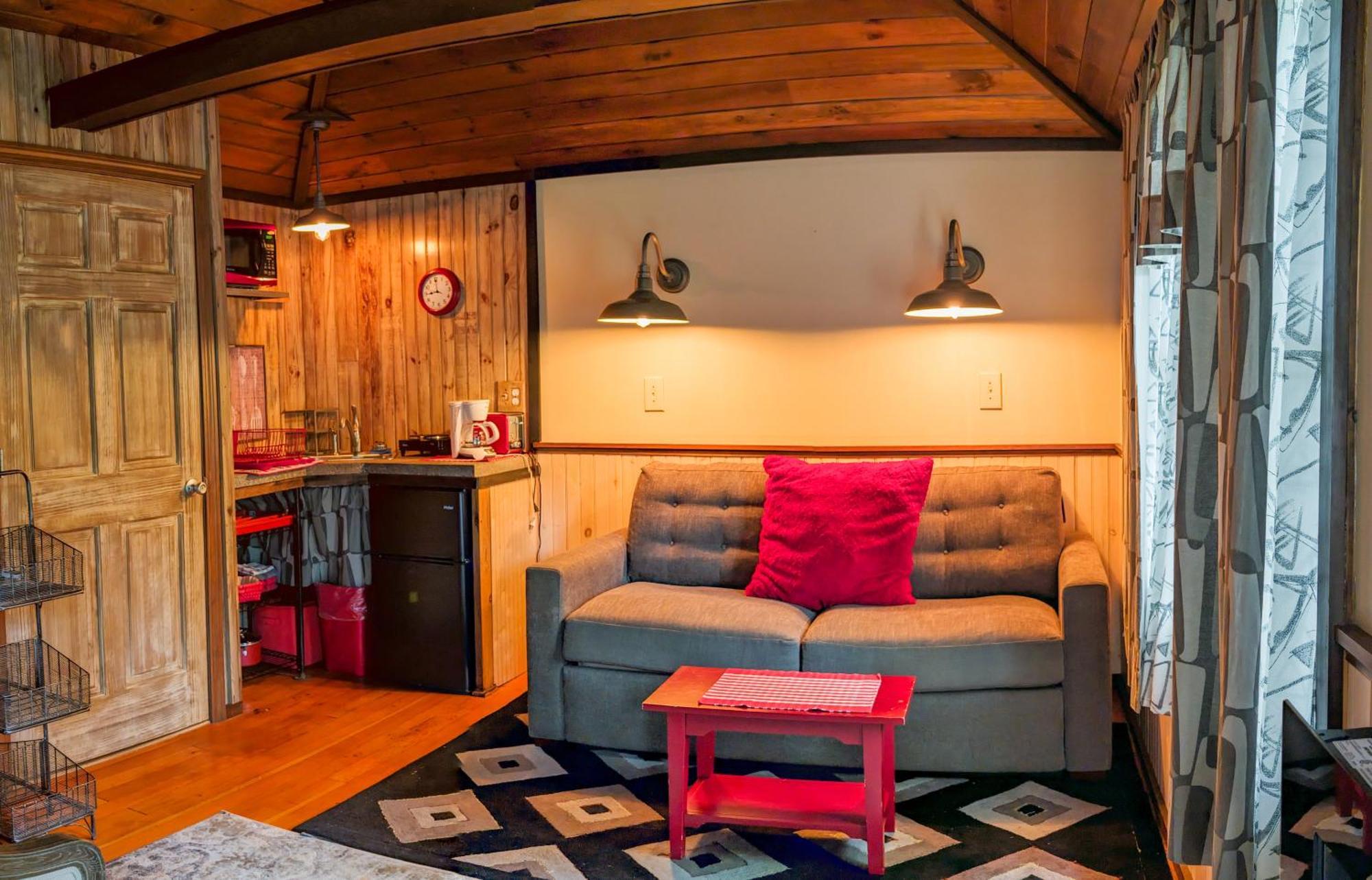 Hinckleys Dreamwood Motel